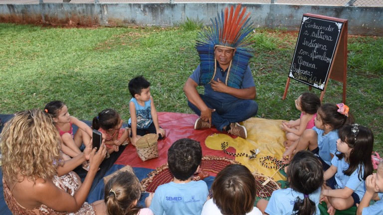 Alunos da EMEI Coração de Maria participam de bate-papo sobre cultura indígena
