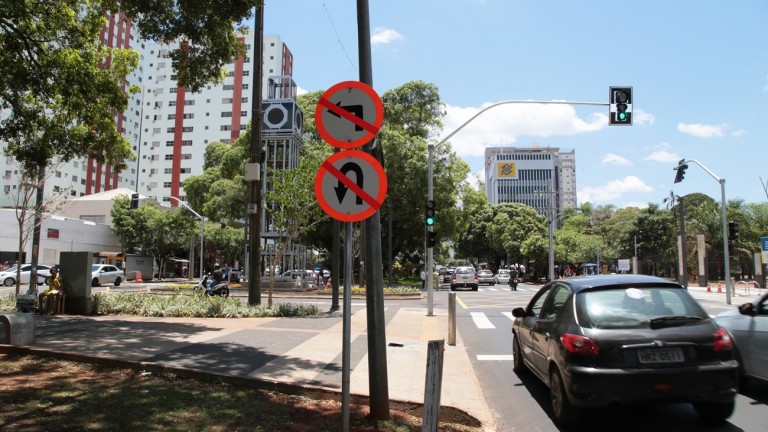 Atenção: conversão na Avenida Afonso Pena com a Rua 14 de Julho está proibida