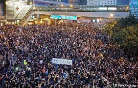 Ativistas de Hong Kong protestam pacificamente para manter pressão sobre governo