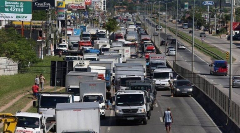Desagrado de caminhoneiros causa alerta sobre nova greve