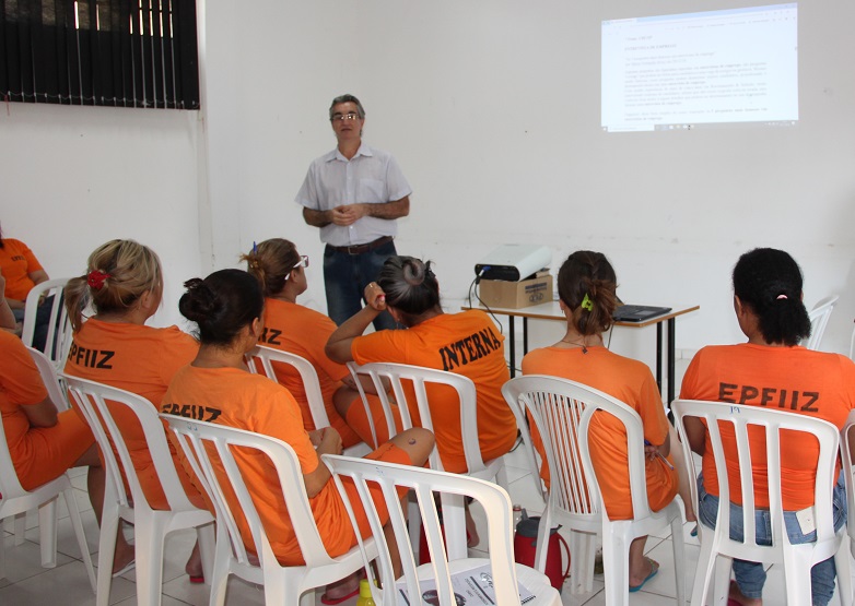 Detentas de Campo Grande recebem capacitação nas funções de recepcionista, atendente e agente de limpeza