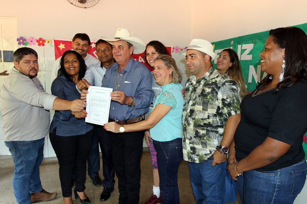 Ordem de serviço para reforma e readequação do CEI Jaci Cambuí é assinada pelo prefeito