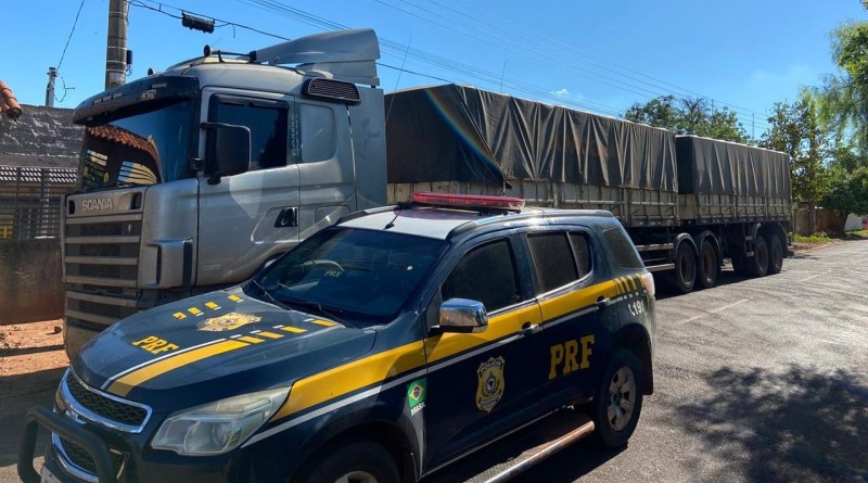 PRF recupera em Mundo Novo (MS) caminhão furtado no Paraná