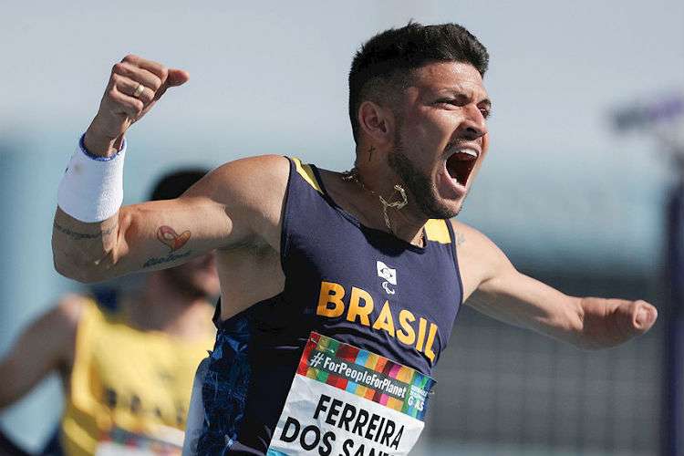 Petrúcio Ferreira bate recorde dos 100m e se torna o paralímpico mais rápido do mundo