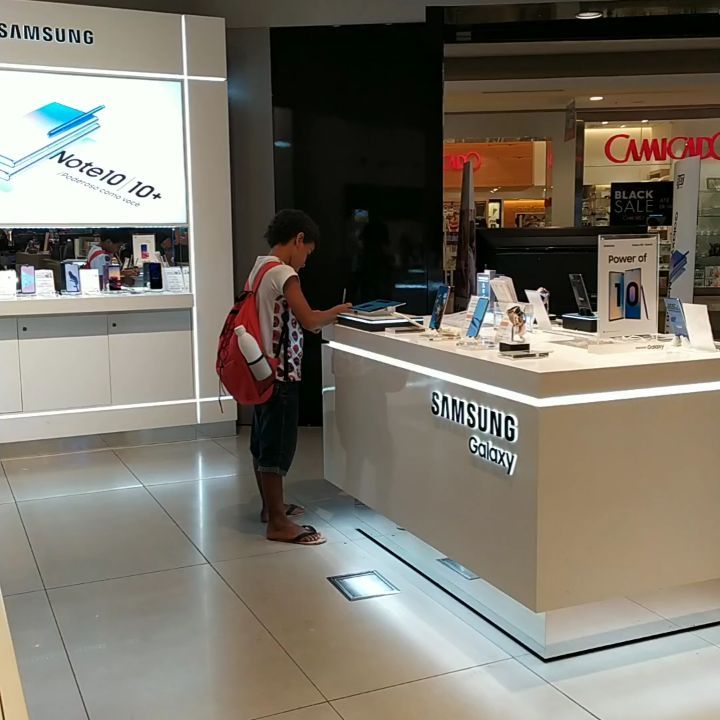 Samsung doa tablet a estudante que fez trabalho escolar em loja