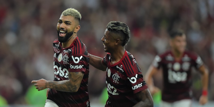 Flamengo ganha do Bahia de virada e aumenta vantagem na liderança do Brasileirão