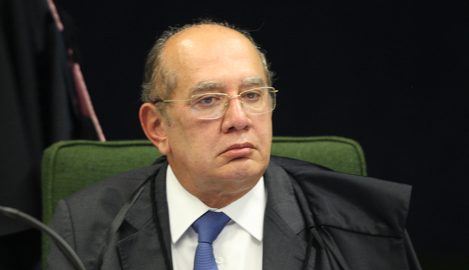 Manifestantes pedem impeachment do ministro Gilmar Mendes, no Rio