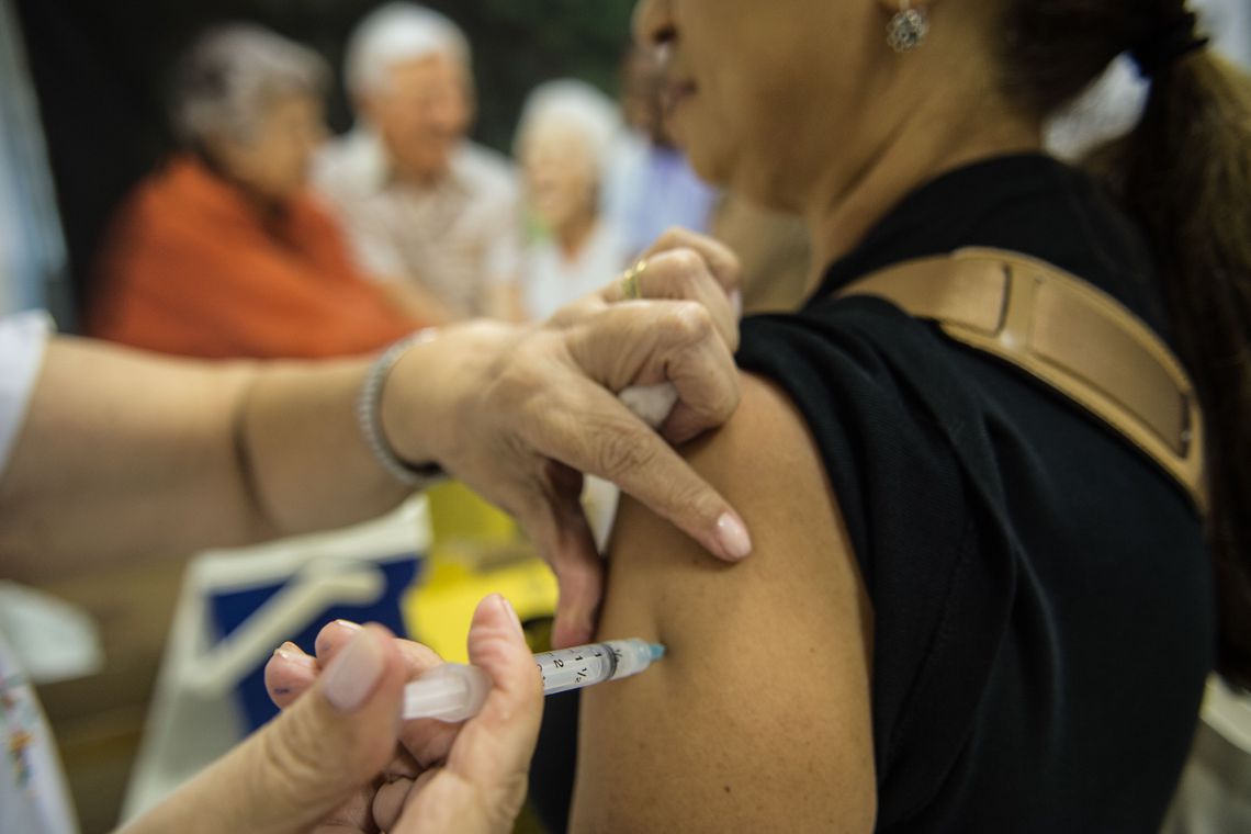 Influenza: municípios começam a retirar doses da vacina nos Núcleos Regionais de Saúde