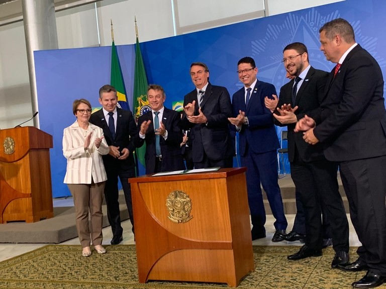 Bolsonaro edita novas regras para regularização fundiária