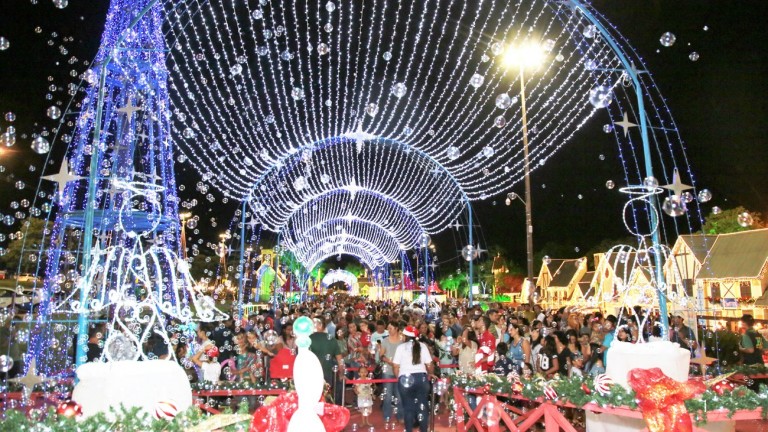 Cidade do Natal abre suas portas com 15 mil pessoas presentes e espetáculos infantis encantam o público