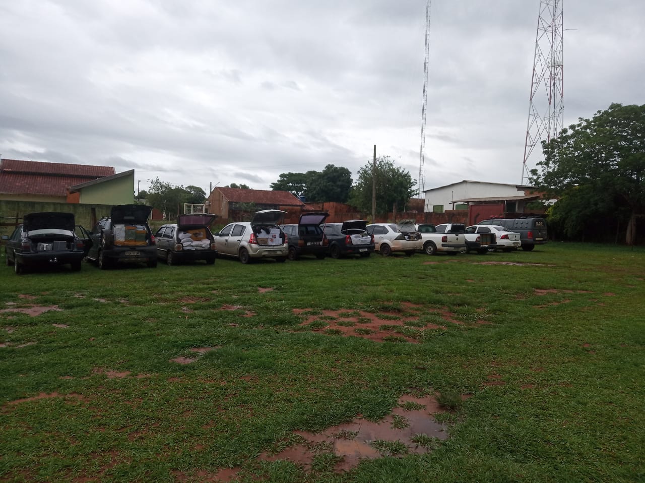 Dez veículos com produtos do Paraguai foram apreendidos pelo DOF em Nova Andradina durante a Operação Hórus