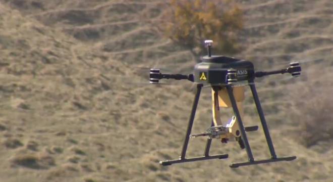 Empresa cria primeiro drone militar equipado com metralhadora