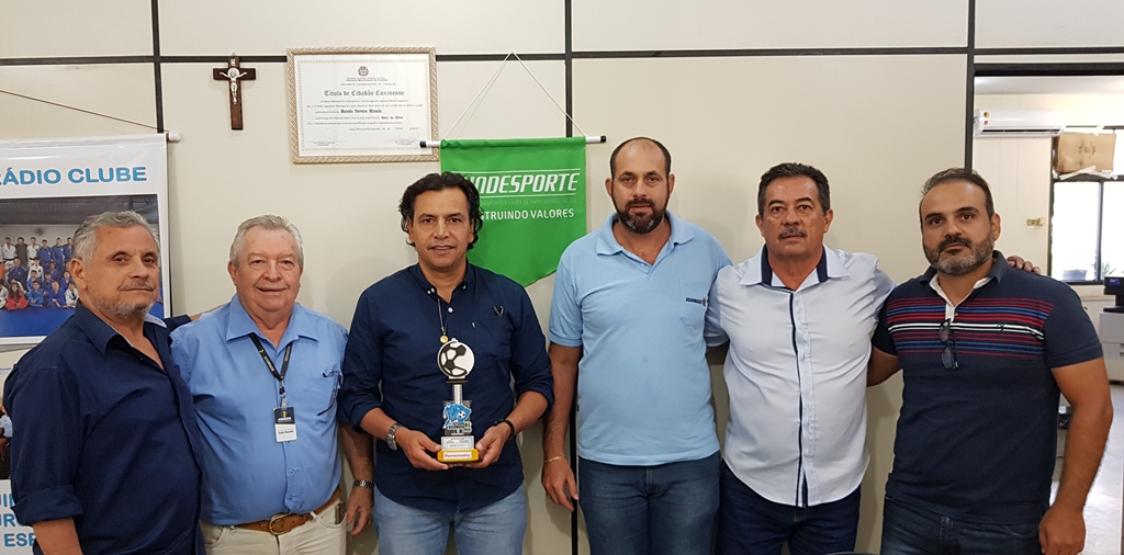 Fundesporte recebe troféu de apoiador da 16ª Copa Assomasul de futebol