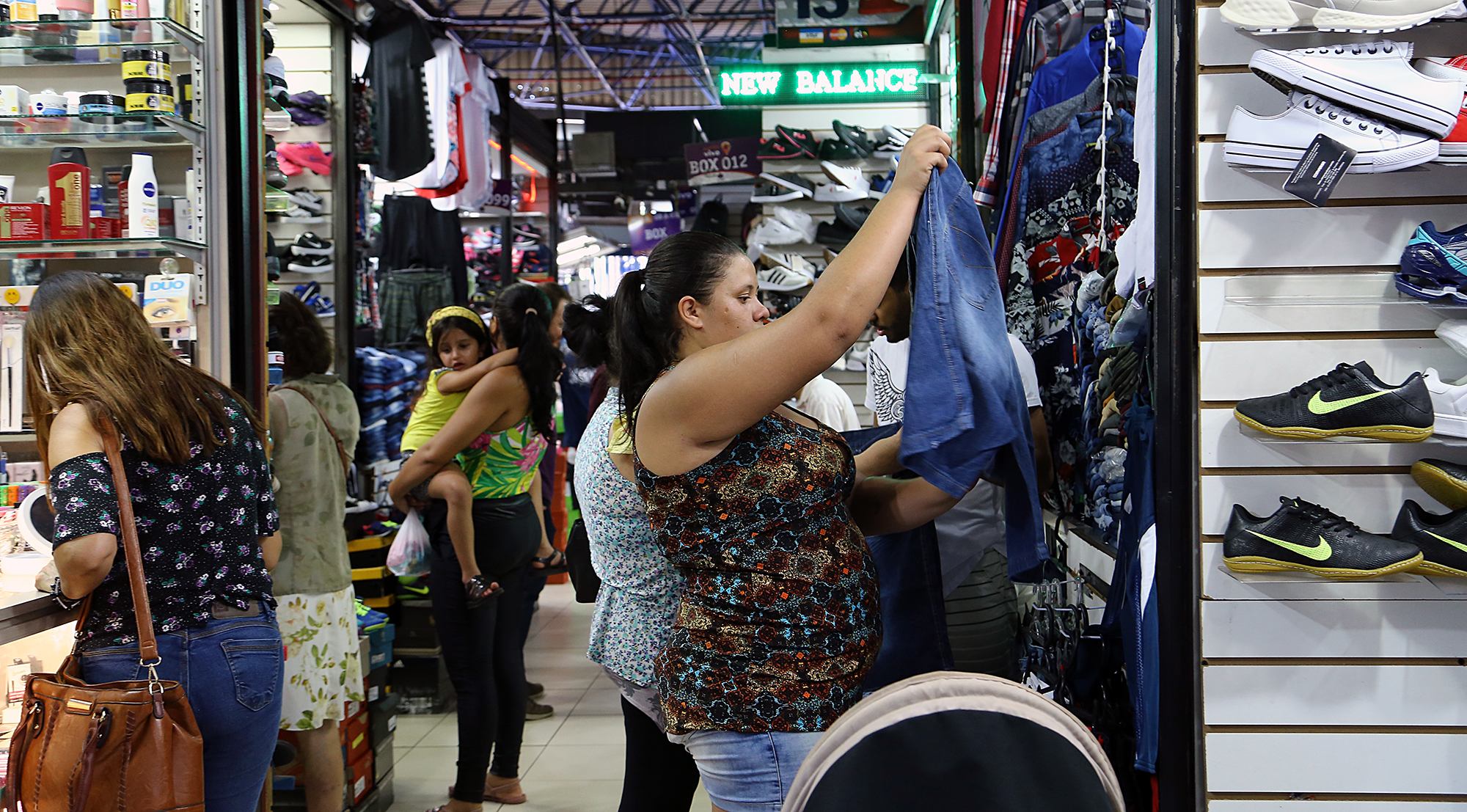 Lojistas e consumidores celebram antecipação do 13° salário em Mato Grosso do Sul