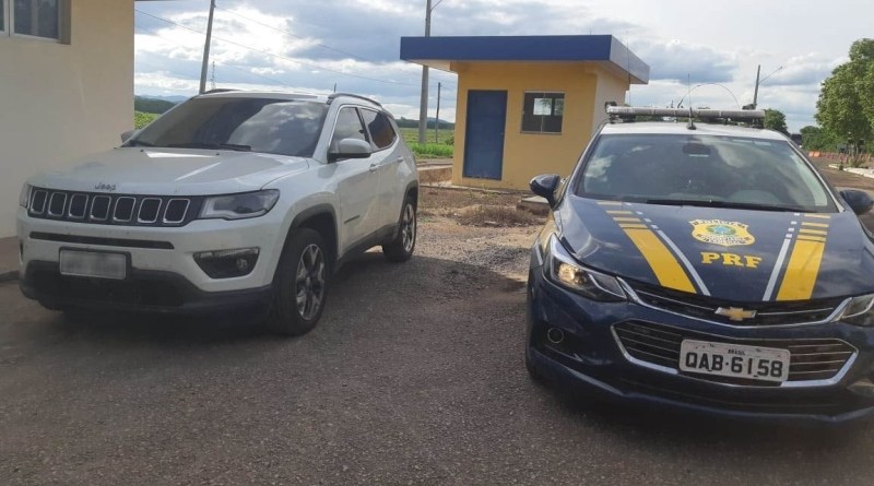 PRF recupera dois veículos que seriam levados para a fronteira