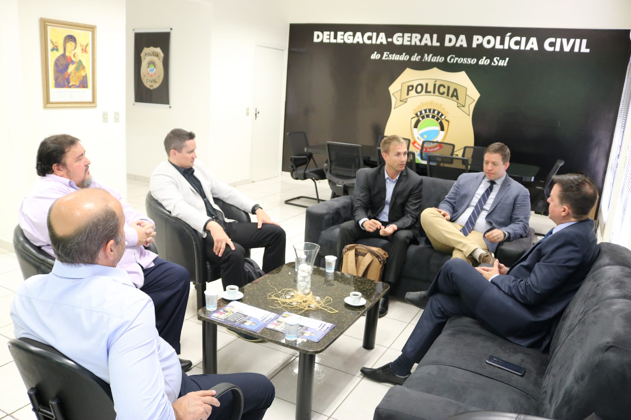 Polícia Civil recebe visita de membros do Escritório de Investigação dos Estados Unidos