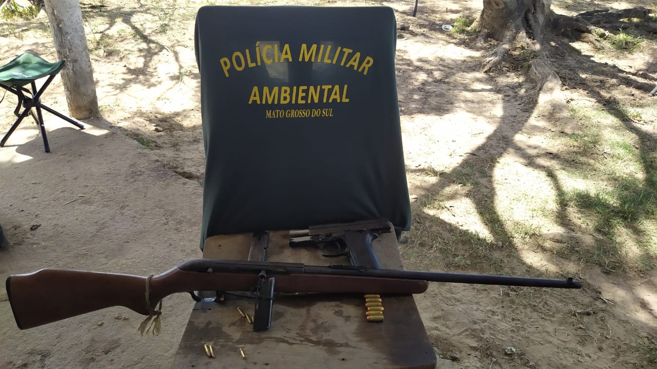 Polícia Militar Ambiental de Mundo Novo desmonta acampamento de caçadores no Pantanal e apreende rifle, pistola calibre 40 com numeração raspada e munições