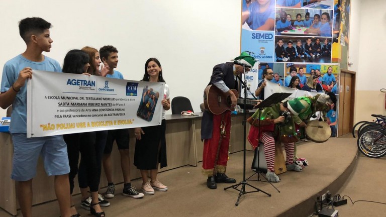 Projeto Escola Segura premia alunos da REME por frases de consciência do trânsito