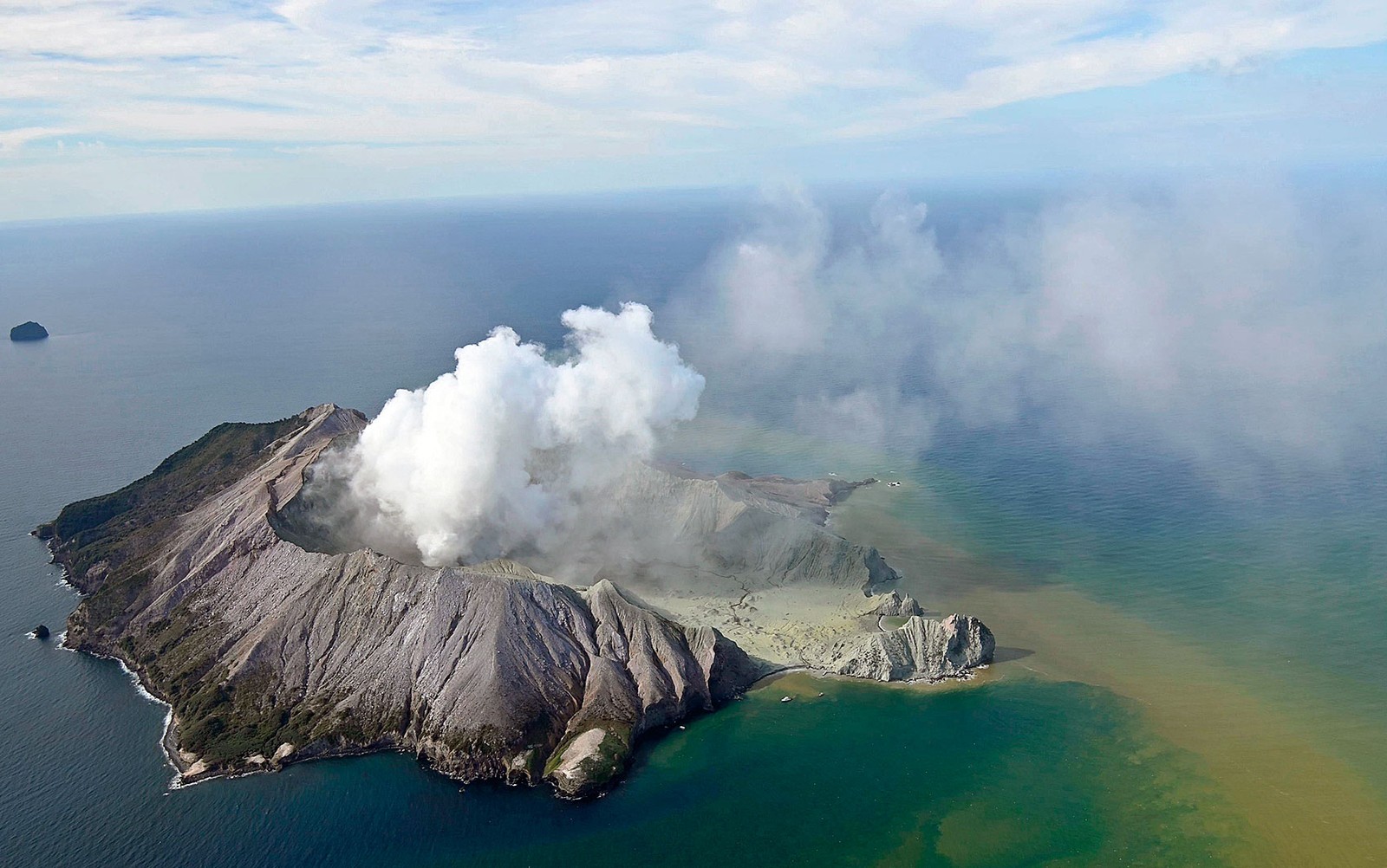Vulcão entra em erupção na Nova Zelândia e não deixa sobreviventes