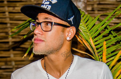 Neymar proíbe convidados de usar celular durante festas em mansão na Bahia