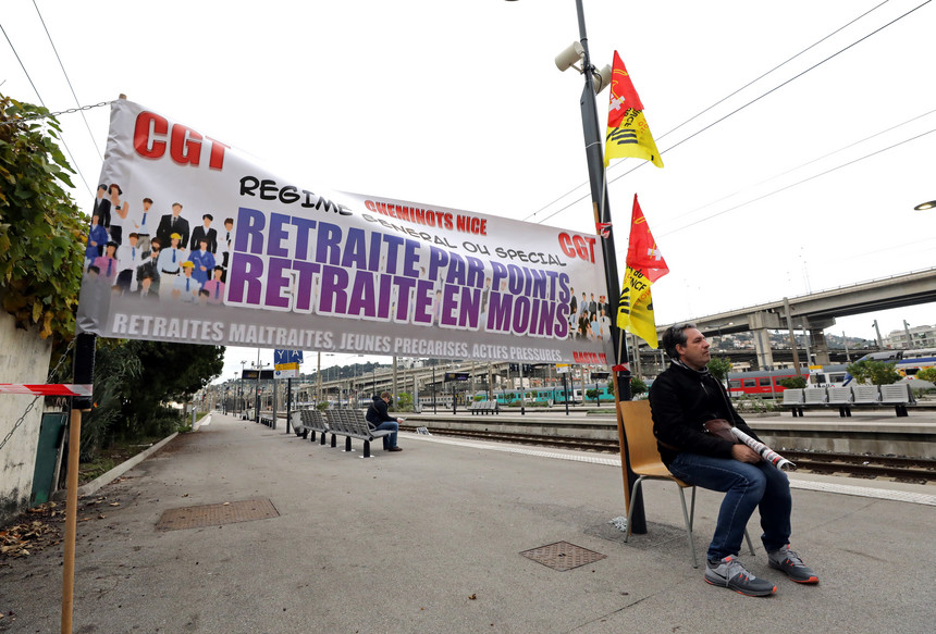 Greve geral em França: Sob pressão, Governo acelera negociações