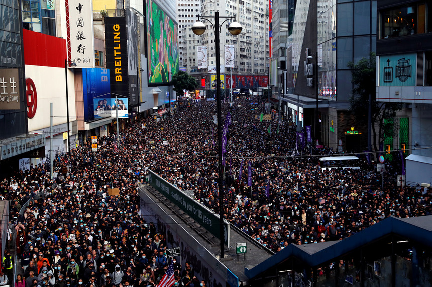 Milhares de manifestantes voltam a marchar em Hong Kong pela democracia e direitos humanos