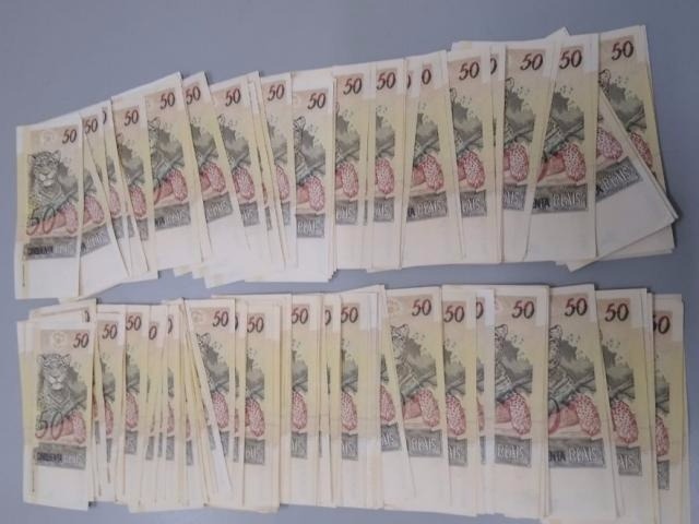 Após tentativa de golpe pelo OLX, mulher é presa com R$ 7 mil em notas falsas