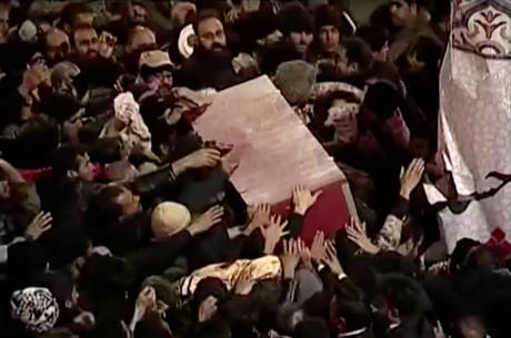 Após atraso e mortes, corpo do general Soleimani é enterrado no Irã