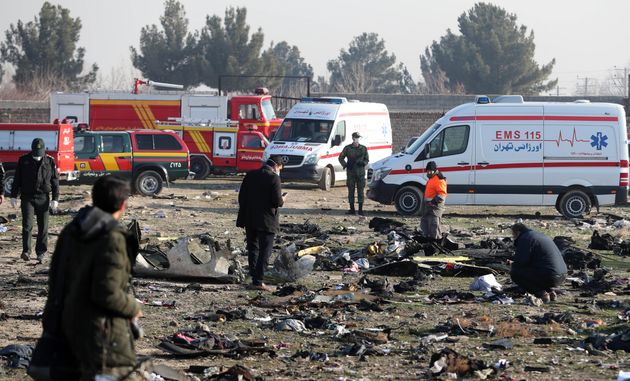 Avião ucraniano cai logo após decolagem no Irã e deixa 176 mortos