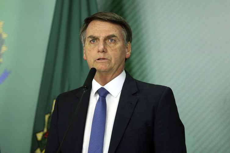 Bolsonaro diz que chance de dividir ministério de Moro é zero