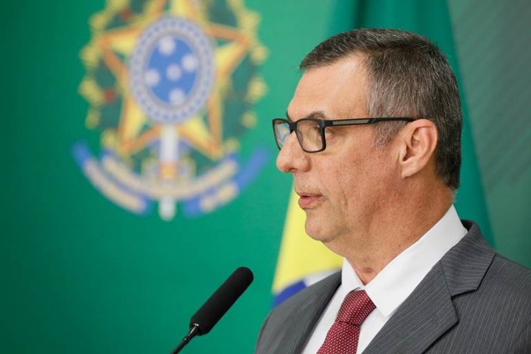 Bolsonaro segue firme e com saúde de ferro, diz porta-voz