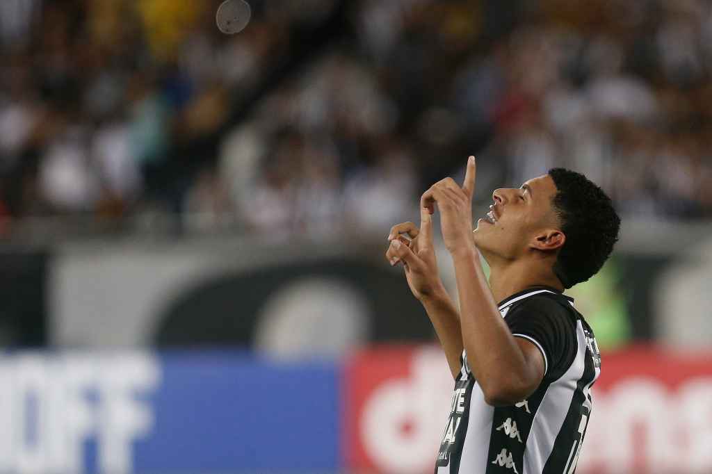 Botafogo estreia titulares e fatura a 1ª vitória no Carioca