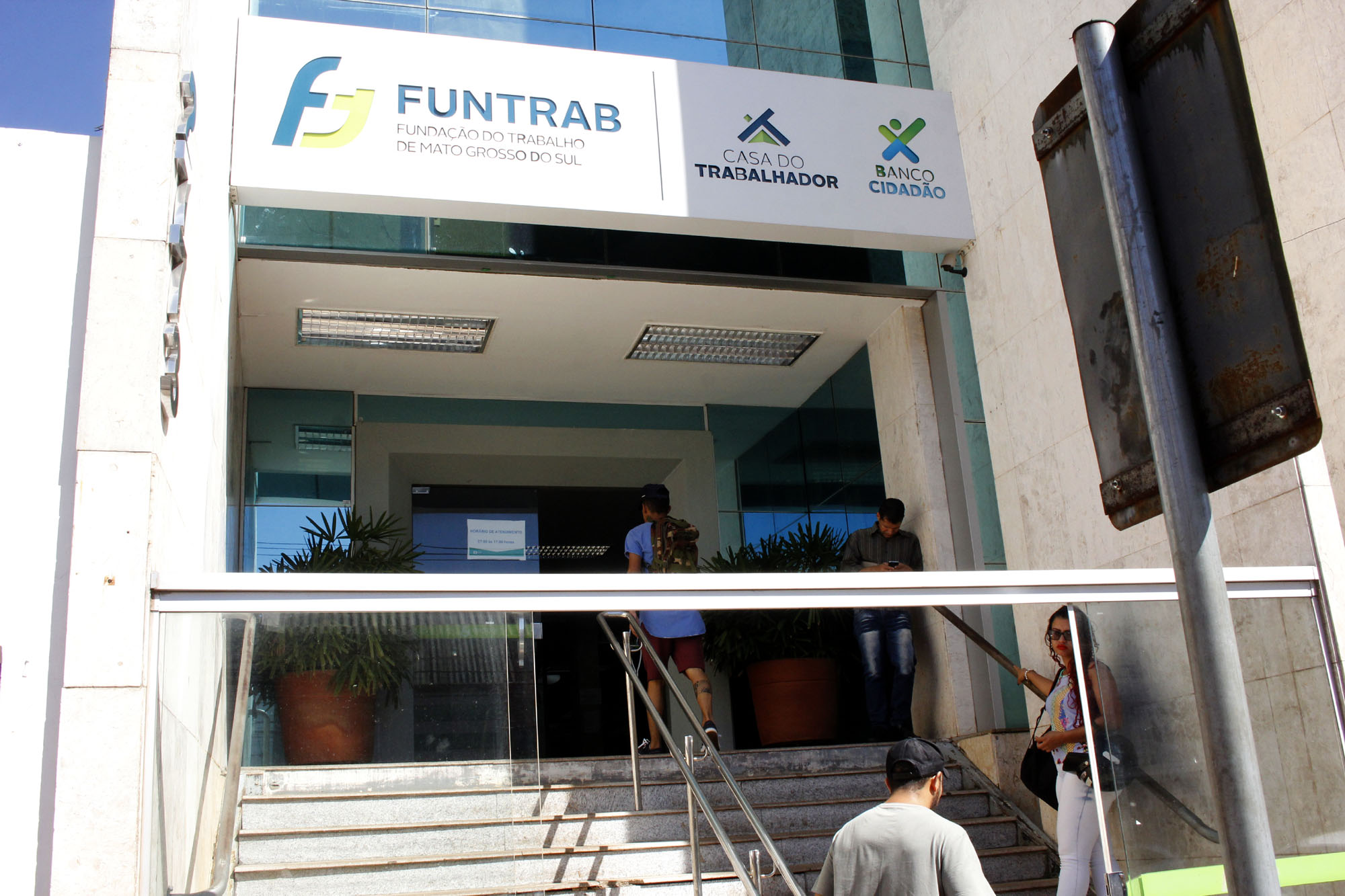 Funtrab oferece 15 vagas temporárias para auxiliar de logística