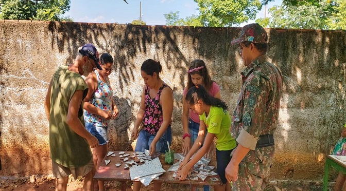 PMA e Prefeitura de Miranda promovem curso de arte em mosaicos ministrado por casal de artistas dos Estados Unidos