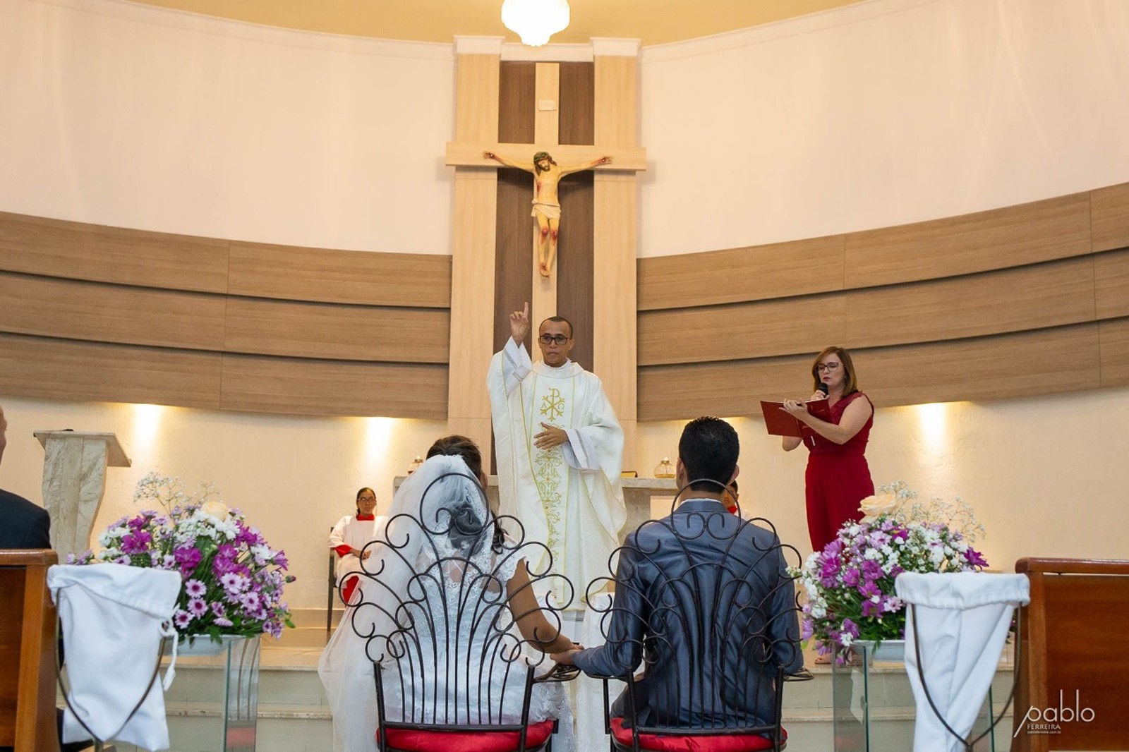Padre mais novo em ordenação do Piauí celebra missas e casamento em Libras