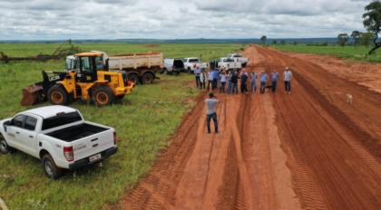 Naviraí: Prefeito Izauri, técnicos da Itaipu e dirigentes do Consórcio Conisul visitam estradas rurais