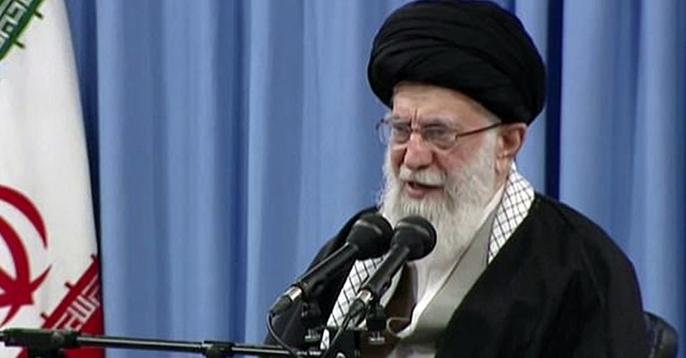Líder supremo do Irã diz que ataque com mísseis foi tapa na cara dos EUA