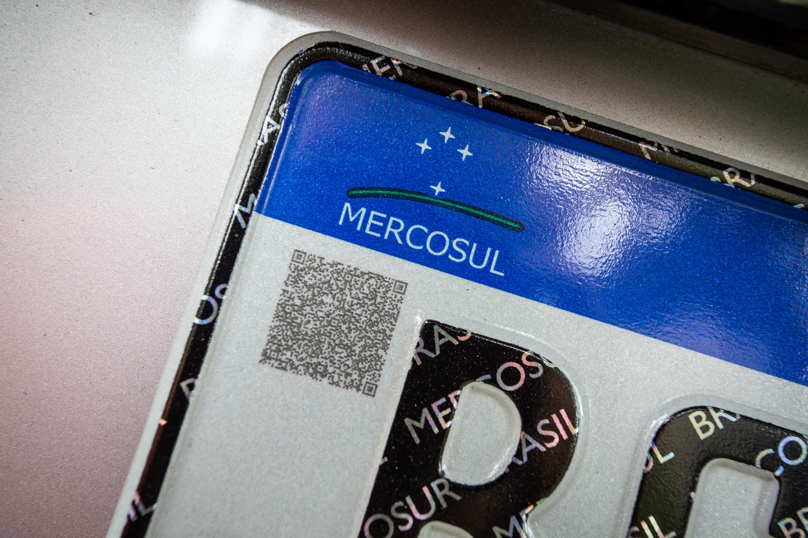 O que aparece no QR Code das placas do padrão Mercosul? G1 testou