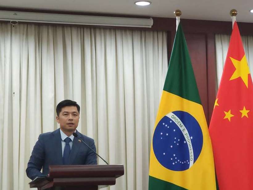 Embaixada da China recomenda que brasileiros não saiam do país asiático