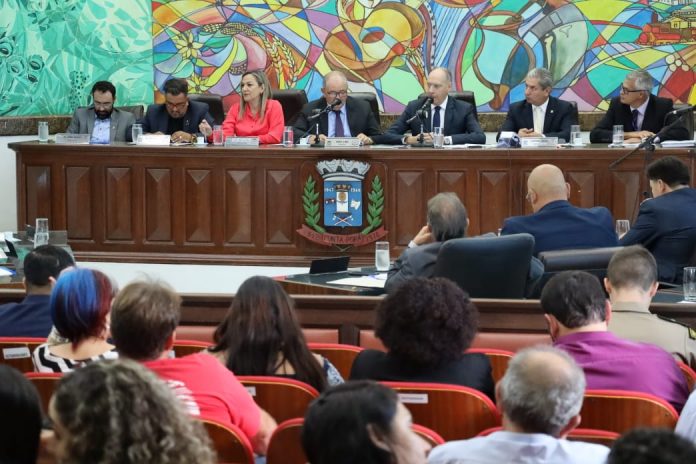 Ponta Porã: Prefeito Hélio Peluffo destaca na Câmara avanços na Saúde e pavimentação asfáltica