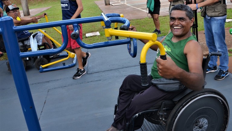 Primeira no Estado, academia ao ar livre para pessoa com deficiência tem vagas abertas