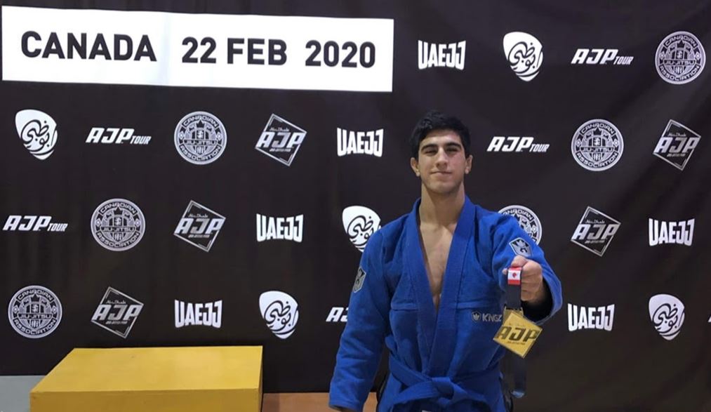 Beneficiário do Bolsa-Atleta brilha em torneio internacional de jiu-jitsu e traz o ouro em sua estreia entre os adultos