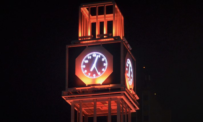 Relógio da 14 de Julho ganha cores e ajudará em campanhas de conscientização