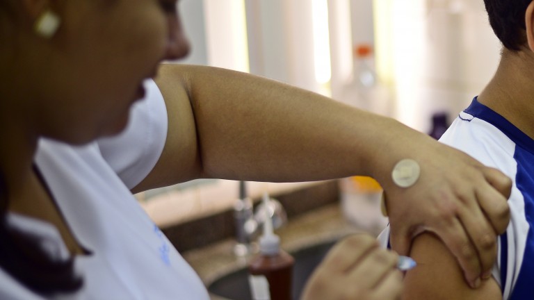 Termina hoje campanha de vacina contra sarampo para crianças e jovens