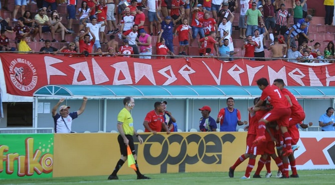 Comercial derrota o Costa Rica pelo placar mínimo no Morenão; Cena está rebaixado
