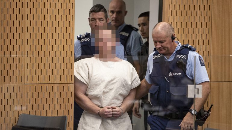 Autor do ataque às mesquitas de Christchurch assume culpa dos 51 assassinatos