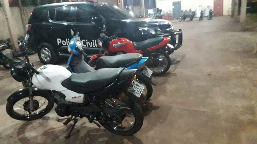 Policiais civis recuperam três motos furtadas e prende receptadores