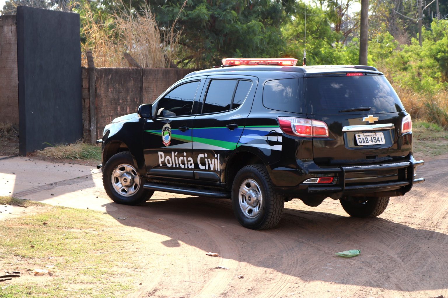 Policiais civis prendem traficante em Miranda após denúncia