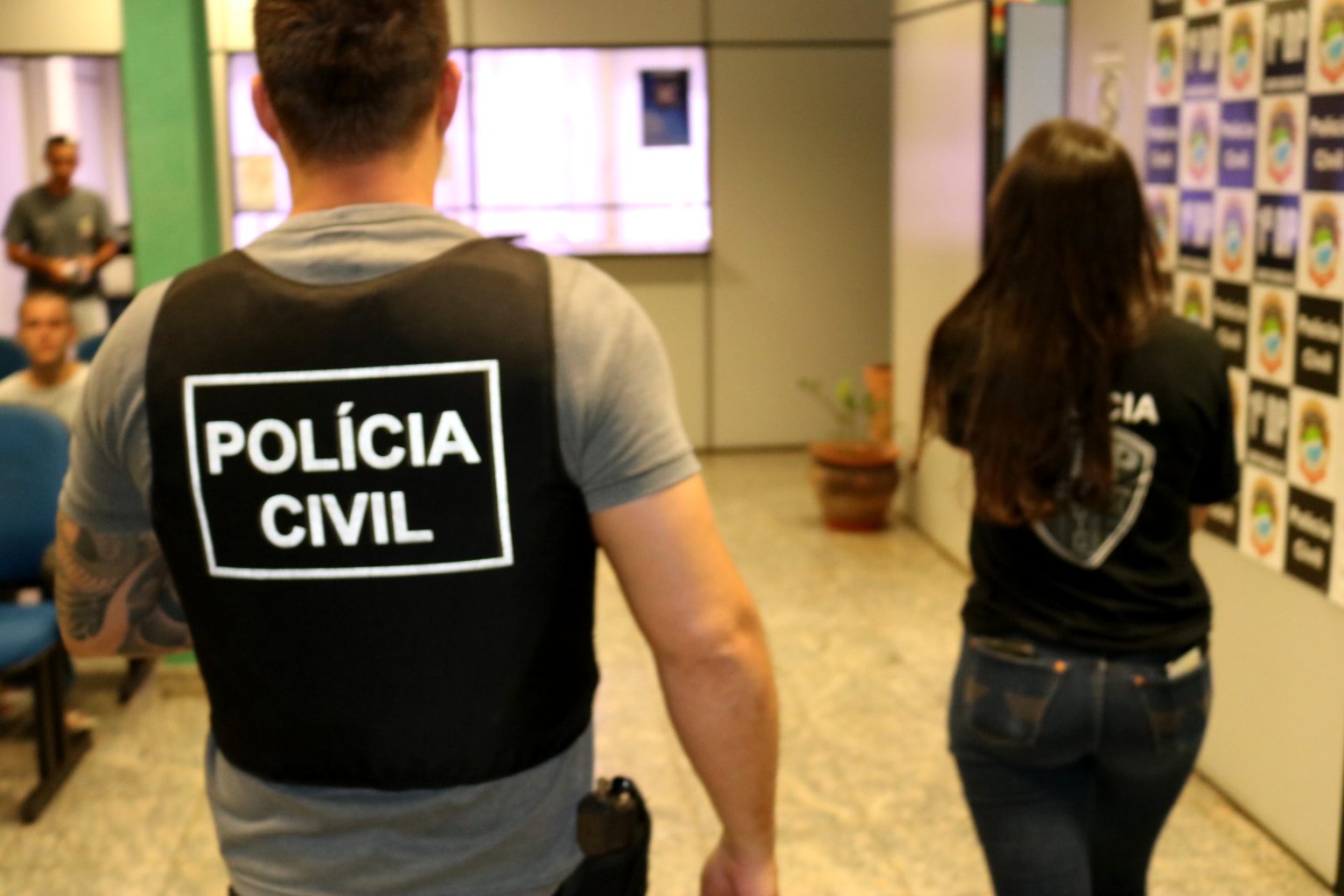 Polícia Civil prende mulher transportando mais de 12 kg de maconha