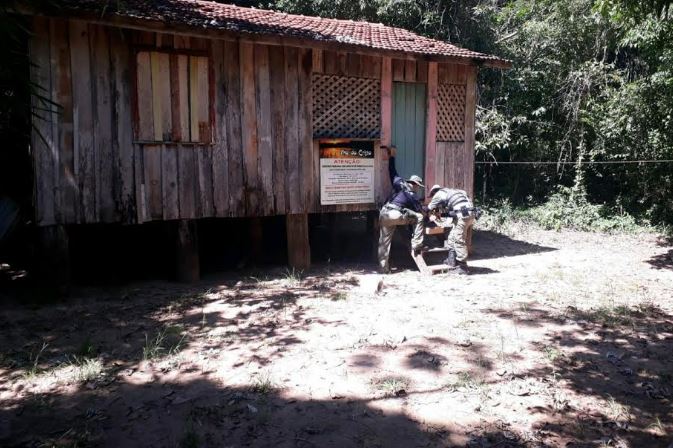 PMA e ICMBIO interditam ranchos autuam paranaenses acampados para prática de pesca